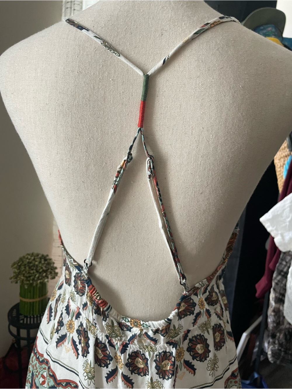 Roxy Woman’s Maxi in SZ L dress is in gently used condition - Picture 5 of 8